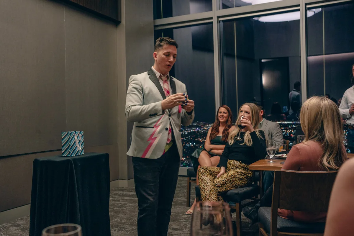 Full body on stage, Bicycle cards raised against the skyline